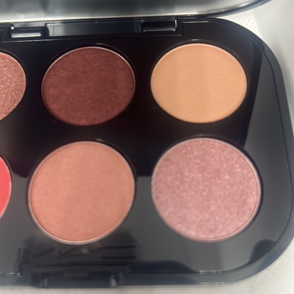 MAC Eye Bundle-Connect In Color Palette and Lash Bash Mini Trio Mascara - Picture 9 of 10